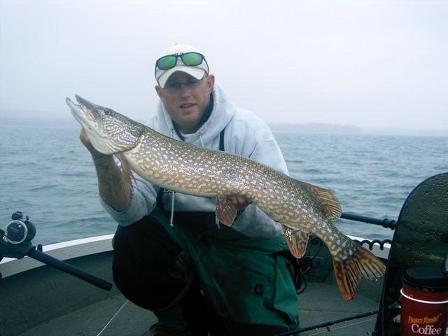 Paul Stanaway and nice Pike.....10/20/08